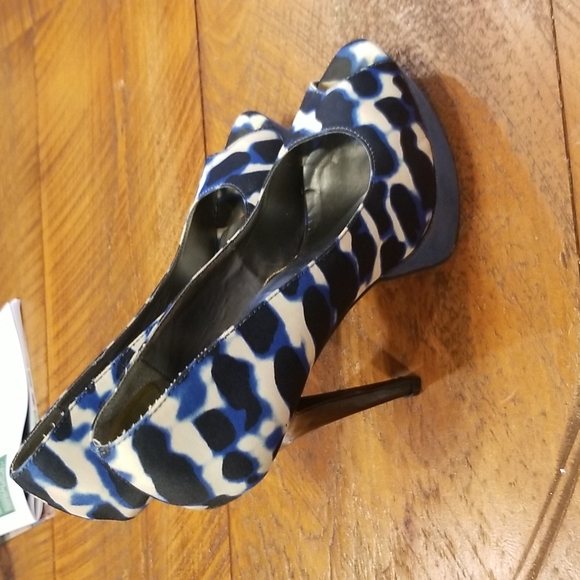 Stiletto - Picture 2 of 4